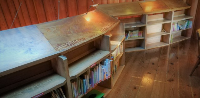 森の家２階図書室